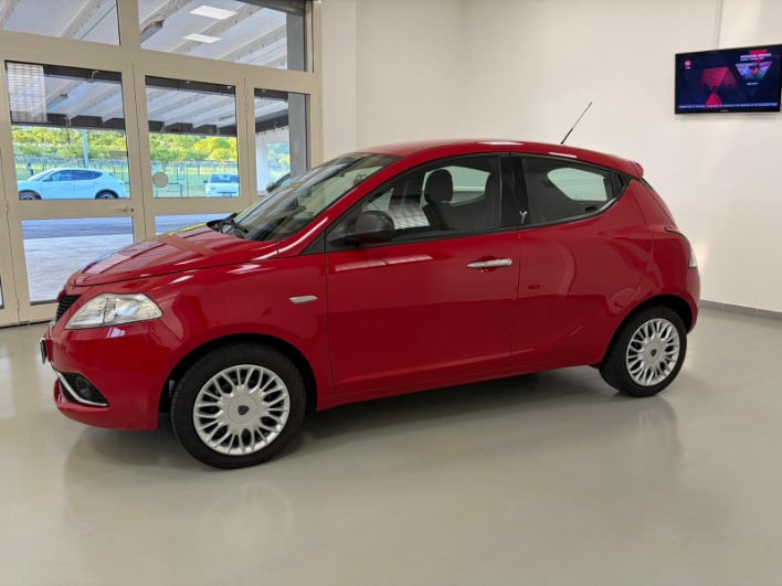 Lancia Ypsilon 1.2 Silver 69cv unico proprietario - immagine 7